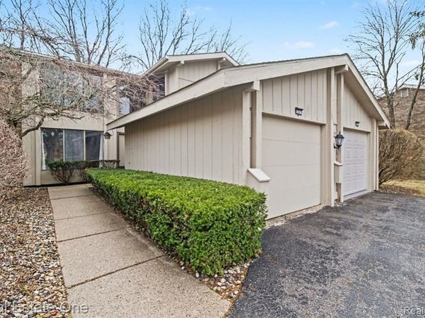 7329 Creek View Circle, West Bloomfield Twp, MI 48322