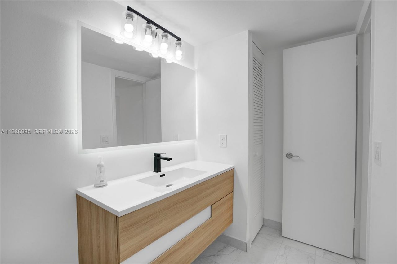 3020 Marcos Dr, Unit S106, Aventura, FL 33160 Photo