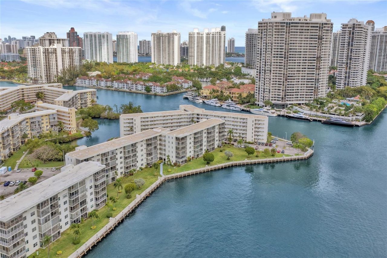 3020 Marcos Dr , Unit S106, Aventura, FL 33160 Photo