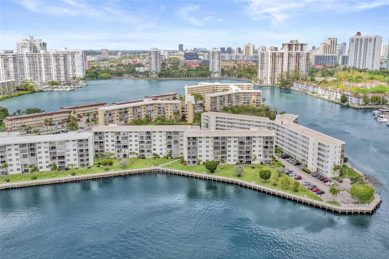 3020 Marcos Dr , Unit S106, Aventura, FL 33160 Photo