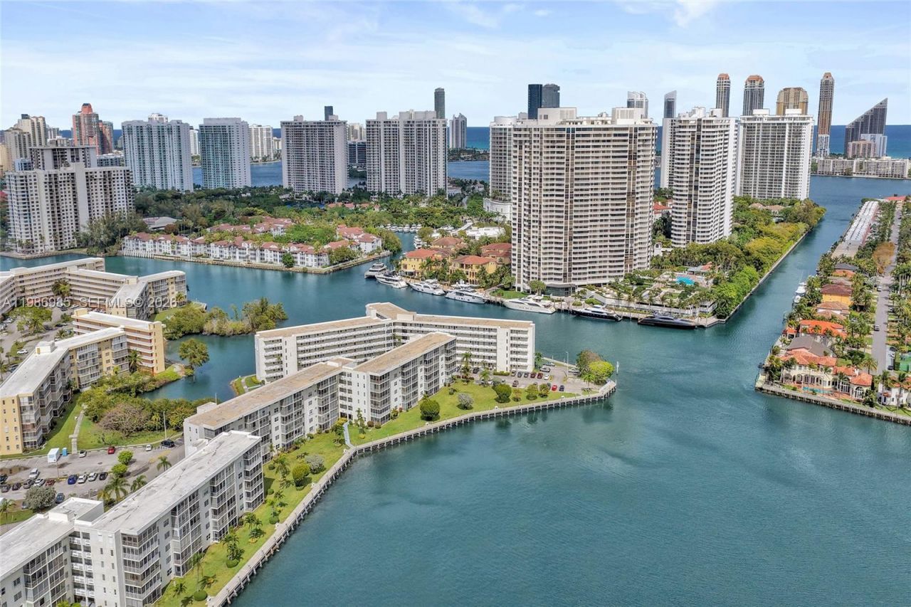 3020 Marcos Dr , Unit S106, Aventura, FL 33160 Photo