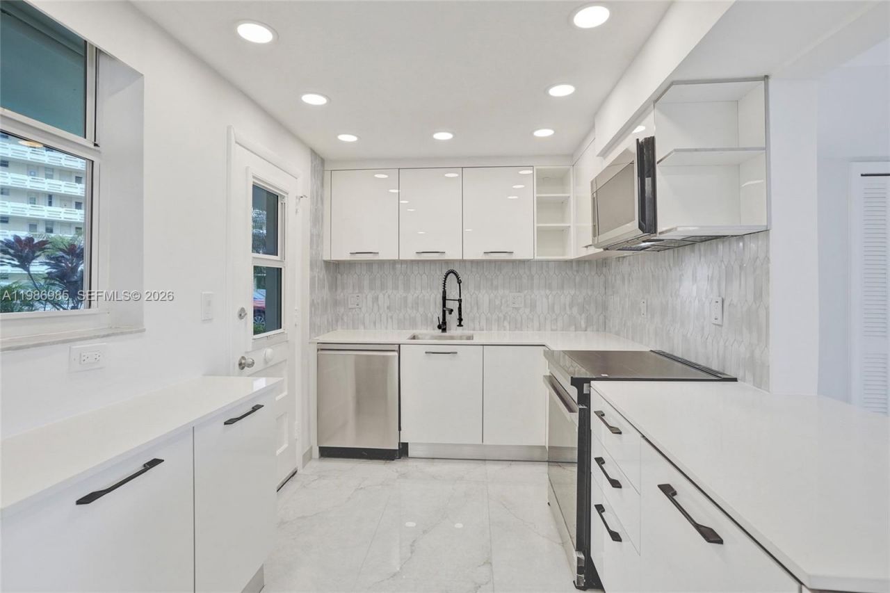 3020 Marcos Dr, Unit S106, Aventura, FL 33160 Photo