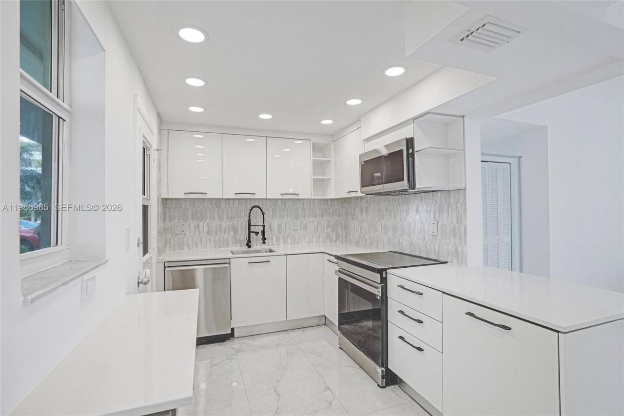 3020 Marcos Dr , Unit S106, Aventura, FL 33160 Photo