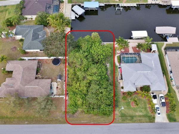 9180 SPRING CIRCLE , PORT CHARLOTTE, FL 33981