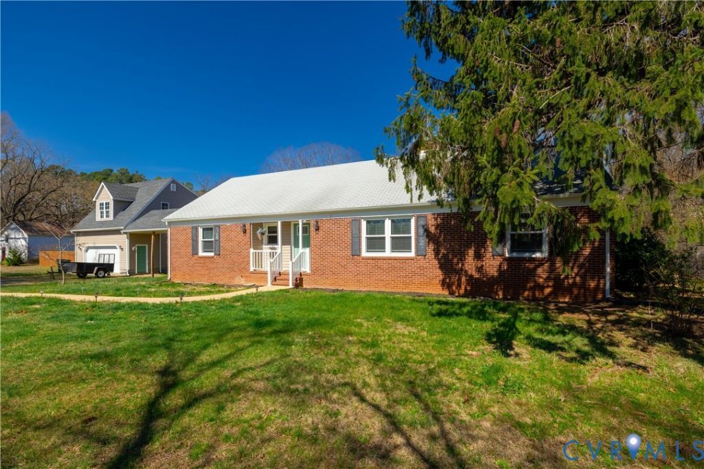 8710 N Five Forks Road, Amelia, VA 23002 Main Photo