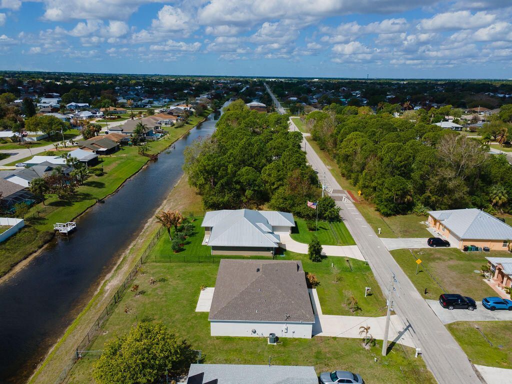 138 SW Carter Avenue, Port Saint Lucie, FL 34983 Photo