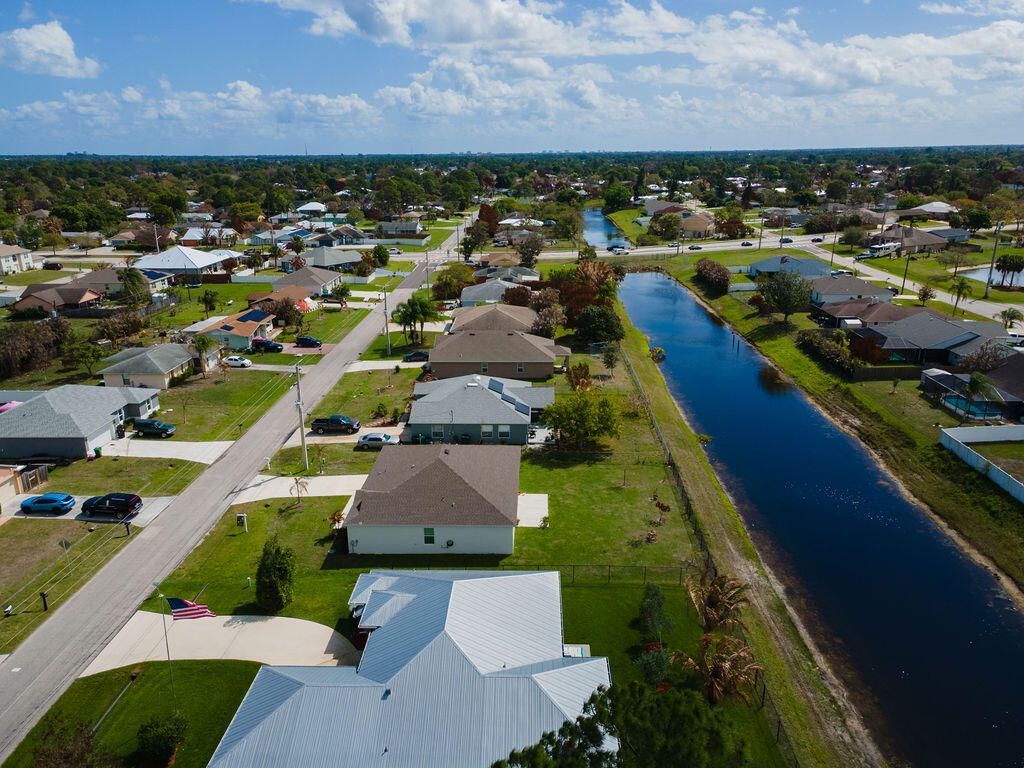 138 SW Carter Avenue, Port Saint Lucie, FL 34983 Photo