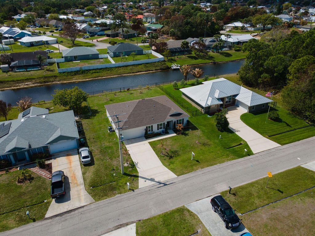 138 SW Carter Avenue, Port Saint Lucie, FL 34983 Photo