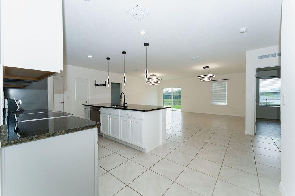 138 SW Carter Avenue, Port Saint Lucie, FL 34983 Photo