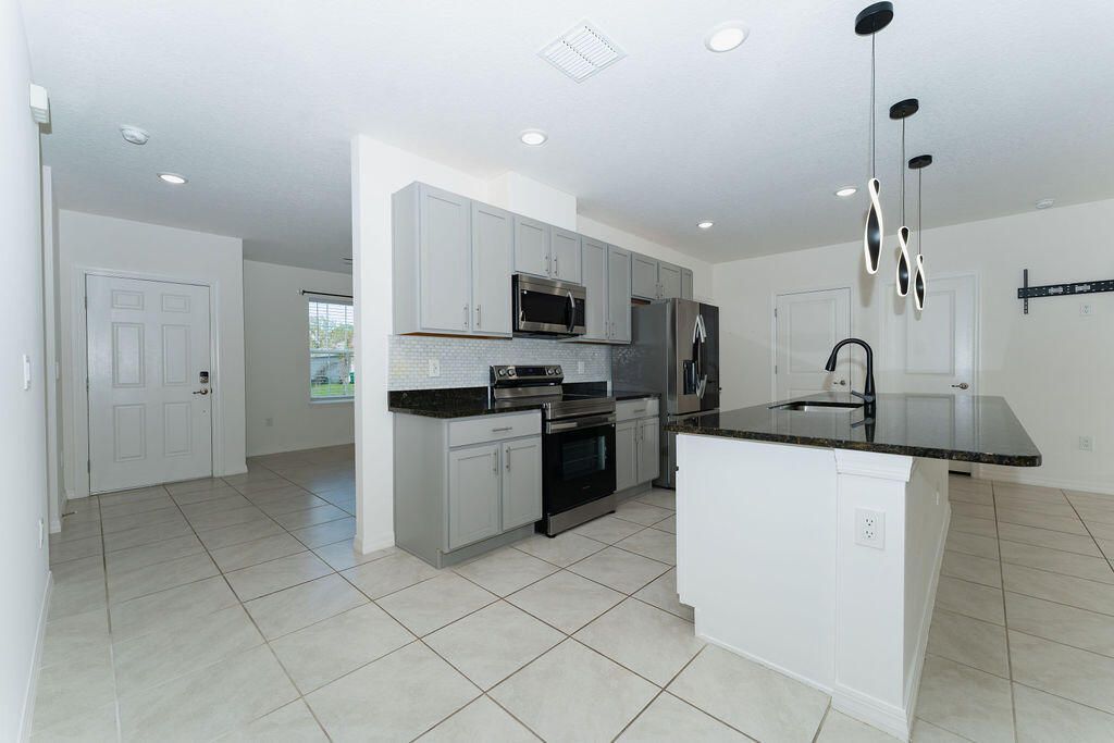 138 SW Carter Avenue, Port Saint Lucie, FL 34983 Photo