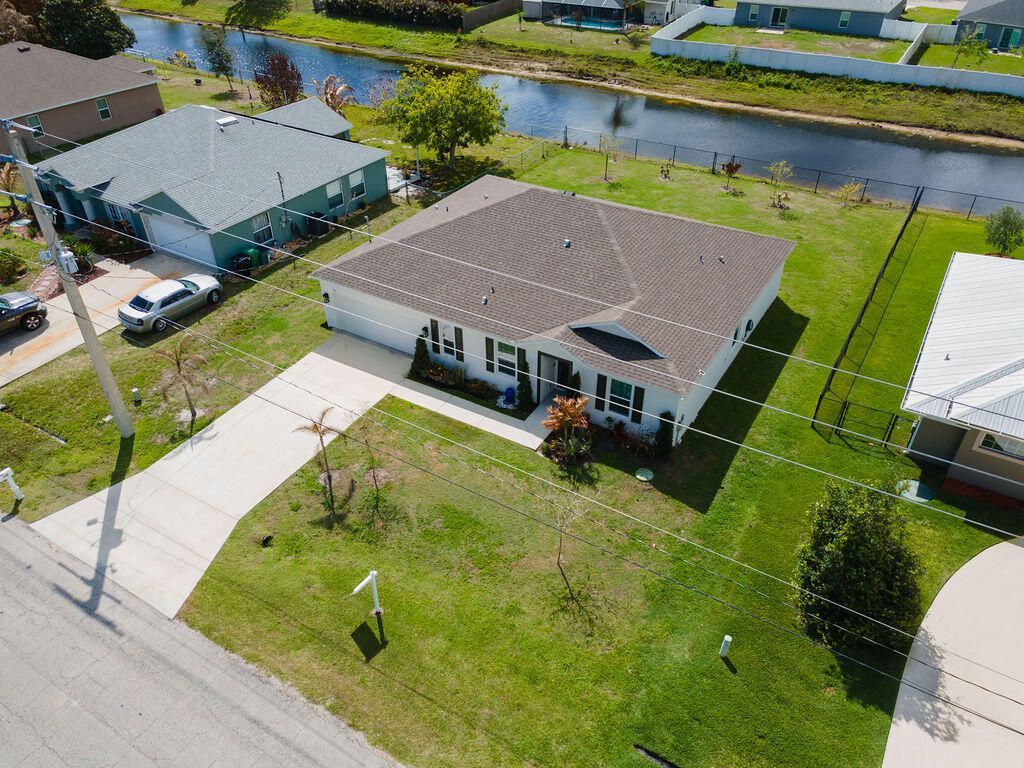 138 SW Carter Avenue, Port Saint Lucie, FL 34983 Photo