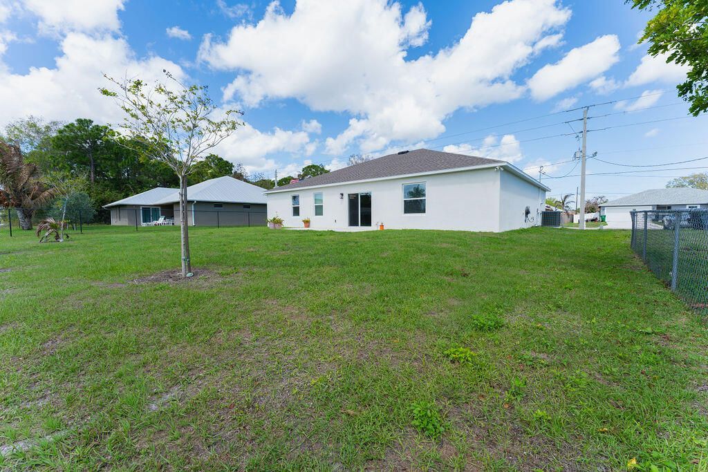 138 SW Carter Avenue, Port Saint Lucie, FL 34983 Photo