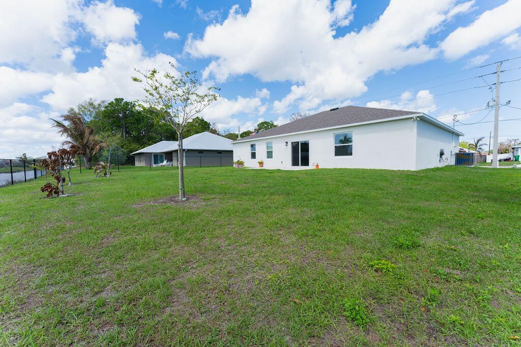 138 SW Carter Avenue, Port Saint Lucie, FL 34983 Photo