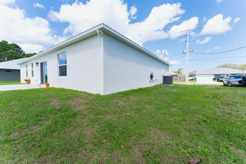 138 SW Carter Avenue, Port Saint Lucie, FL 34983 Photo