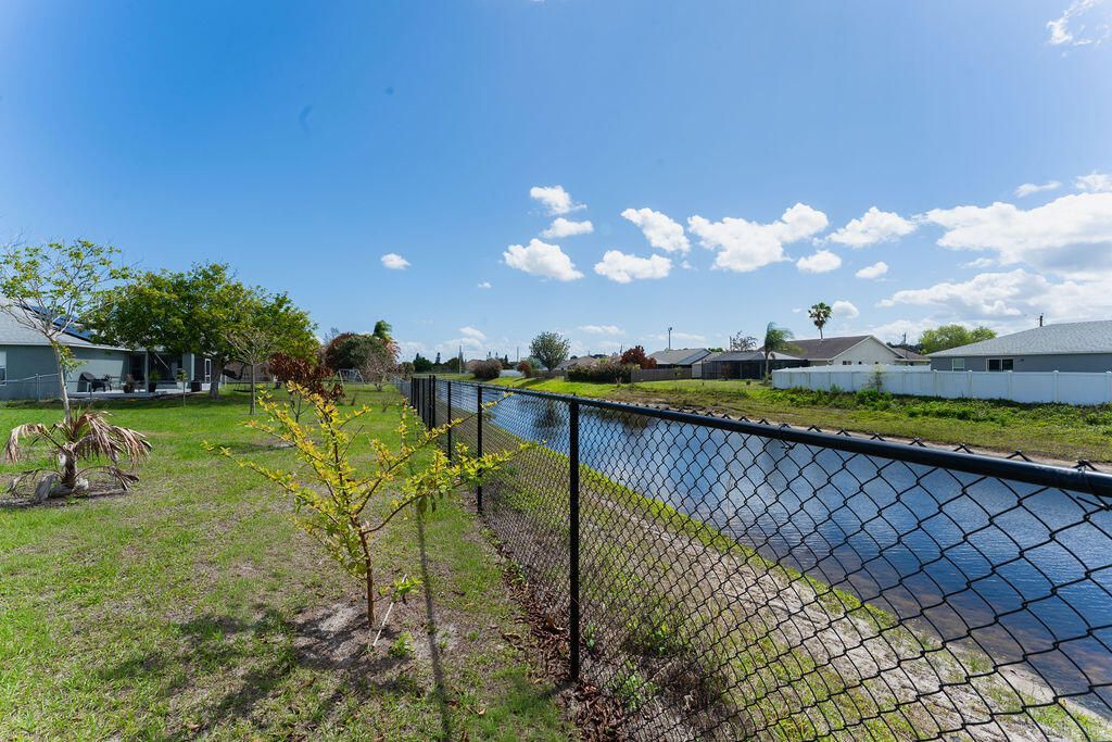 138 SW Carter Avenue, Port Saint Lucie, FL 34983 Photo