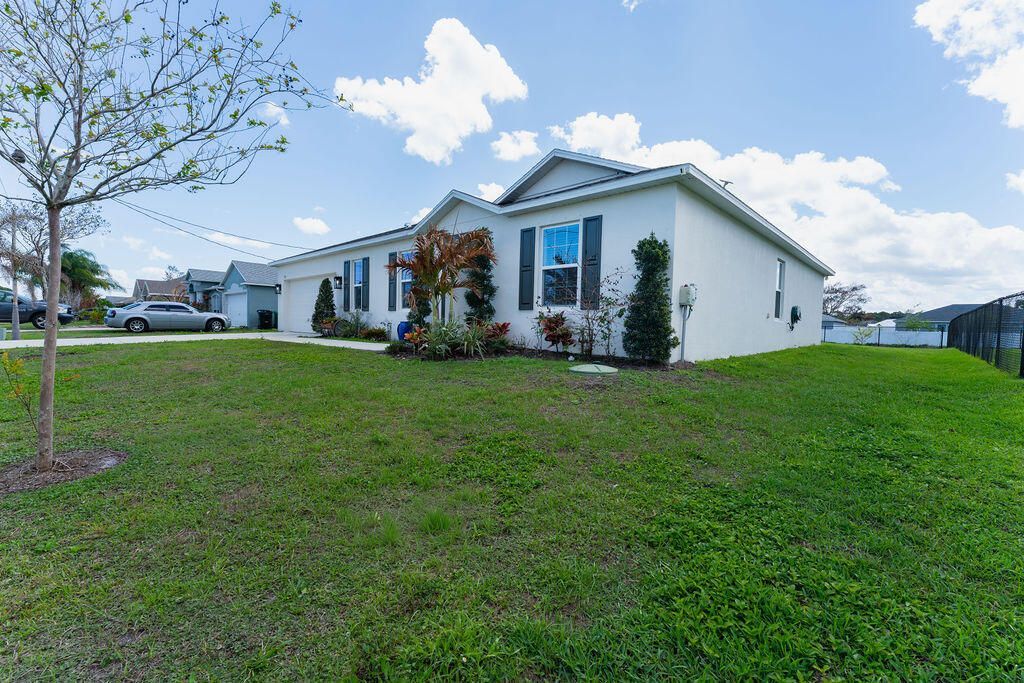 138 SW Carter Avenue, Port Saint Lucie, FL 34983 Photo
