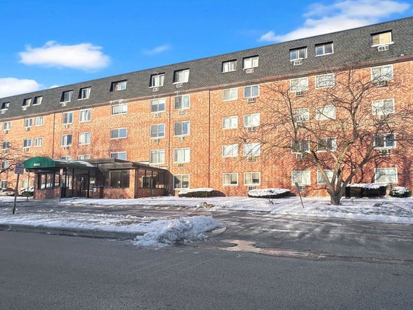 5011 Valley Lane , Unit 401, Streamwood, IL 60107