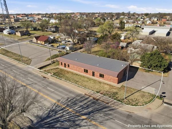 416 N 4th Street, Clinton, OK 73601