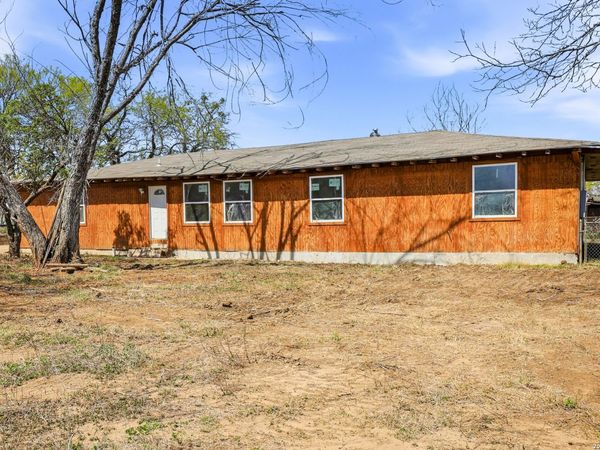 11515 Ford, Adkins, TX 78101