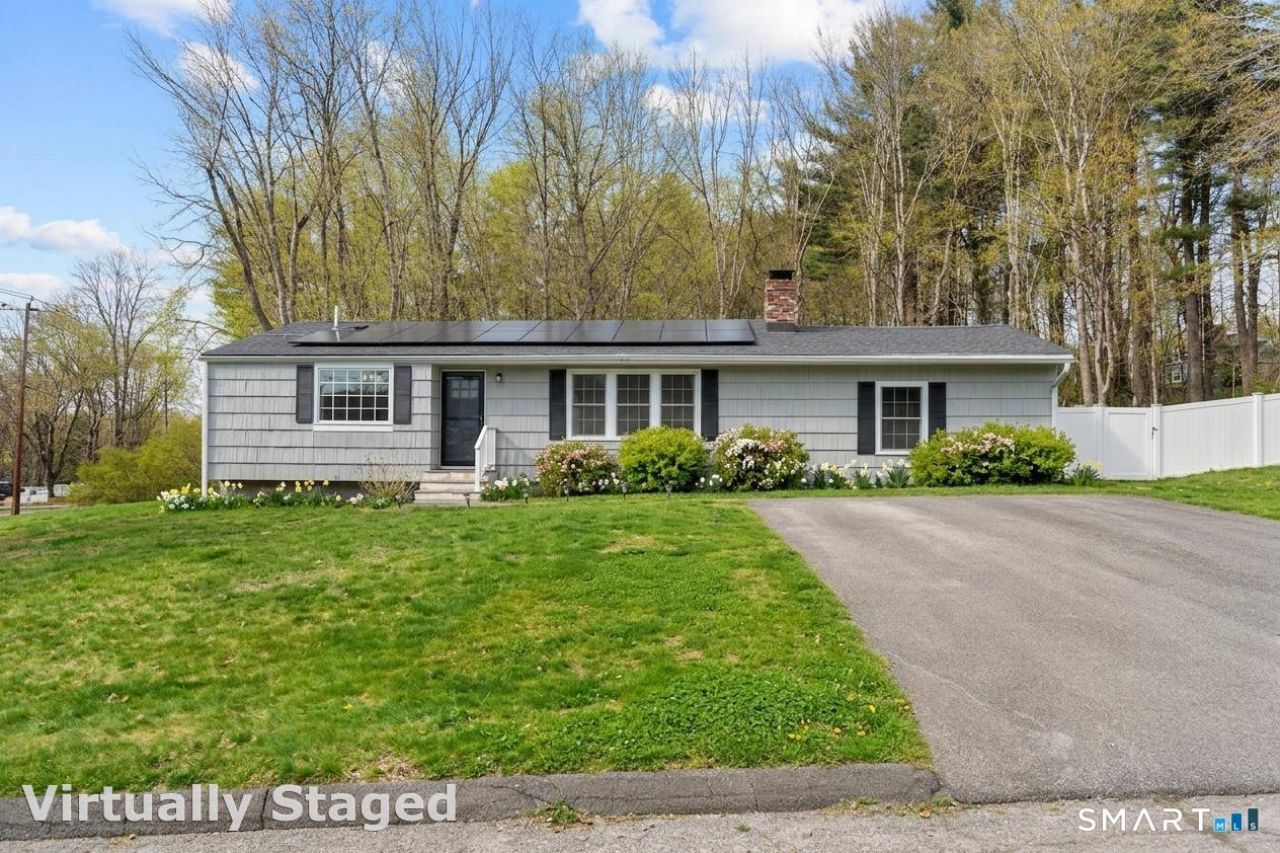 10 Karen, Newtown, CT 06470 Main Photo