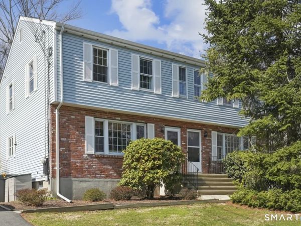 84 Parade Hill, Unit 84, New Canaan, CT 06840