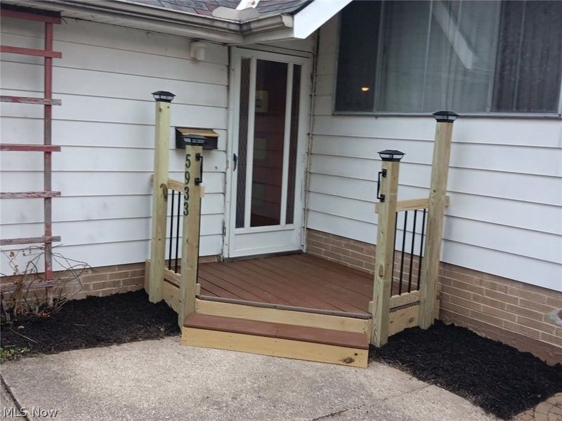 5933 Decker Road, North Olmsted, OH 44070 Photo 2