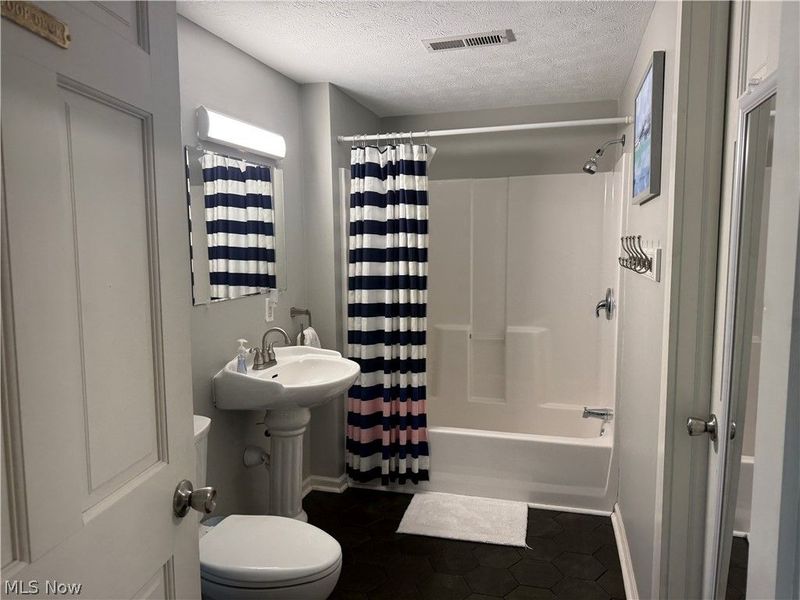 5022 Doctors Drive , Geneva, OH 44041 Photo 11