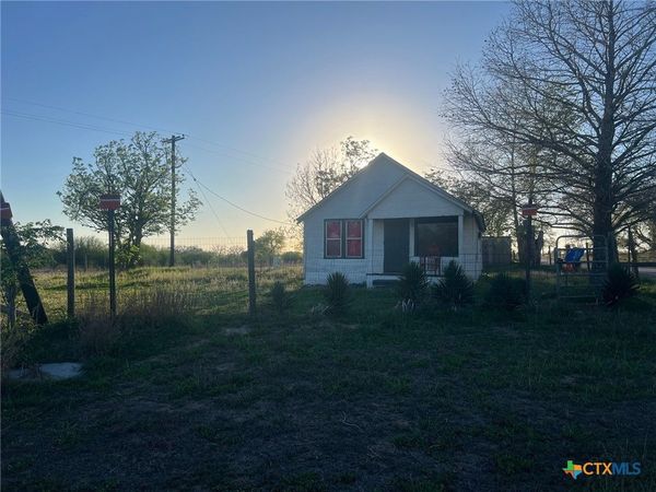37 Hannessee Road , Cuero, TX 77954