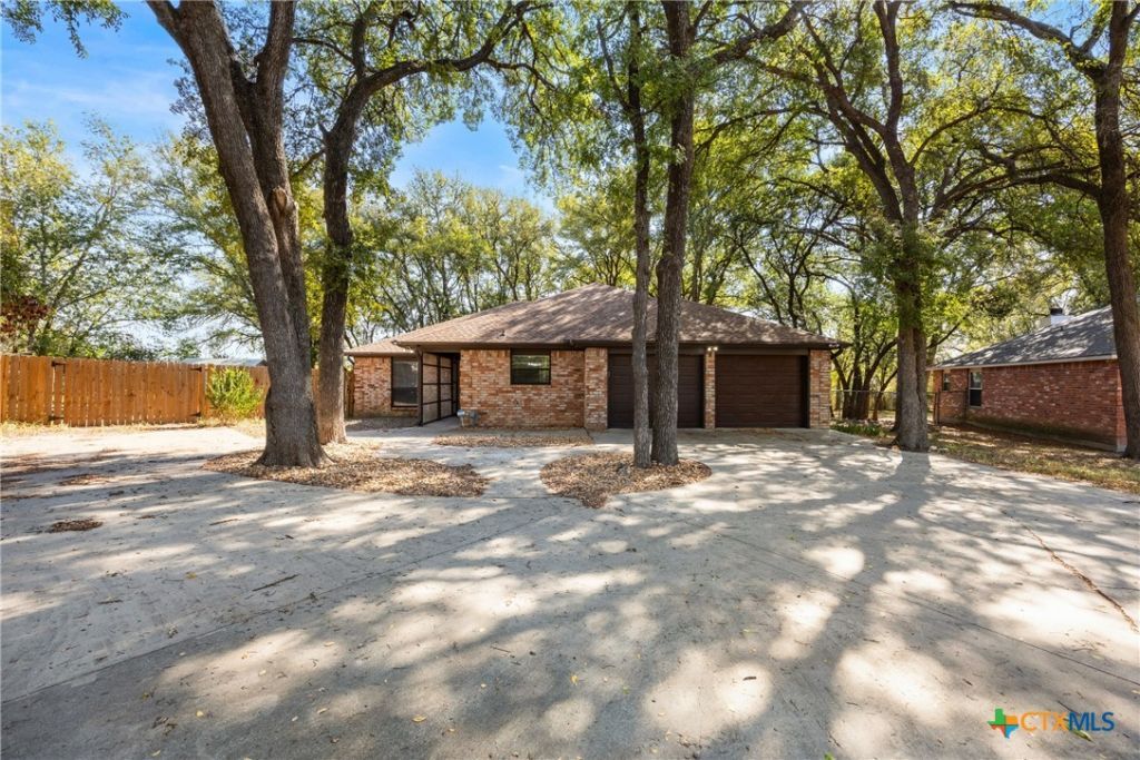 1513 Oak Park Lane , Salado, TX 76571 Main Photo