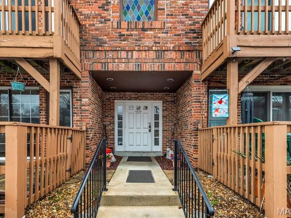 4298 Chateau De Ville Drive, Unit A, Unincorporated, MO 63129