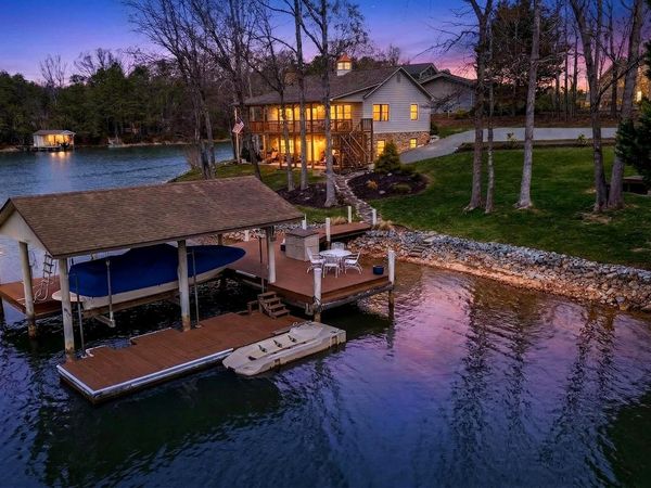 1520 Gowen LN , Huddleston, VA 24104