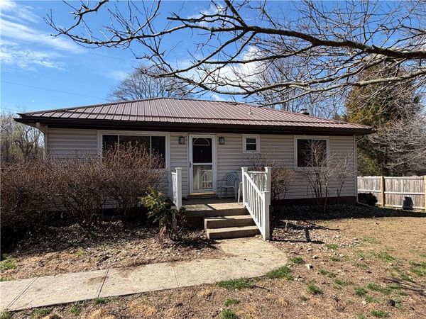 1051 S Lake Rd , Mercer, PA 16137