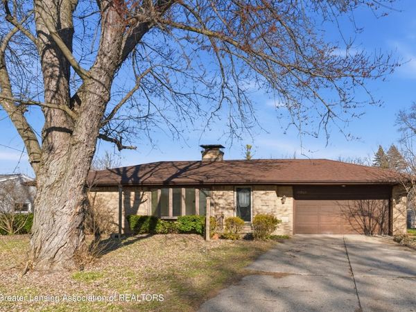 15849 Greenway Drive, Lansing, MI 48906