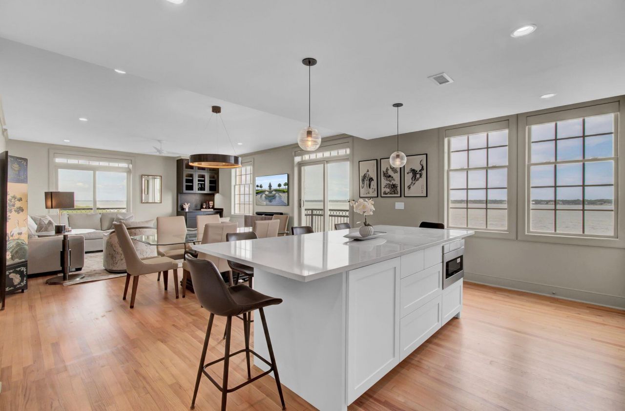 1 King Street Photo 14