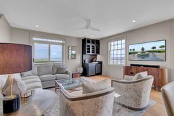 1 King Street photo 4