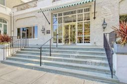 1 King Street photo 4