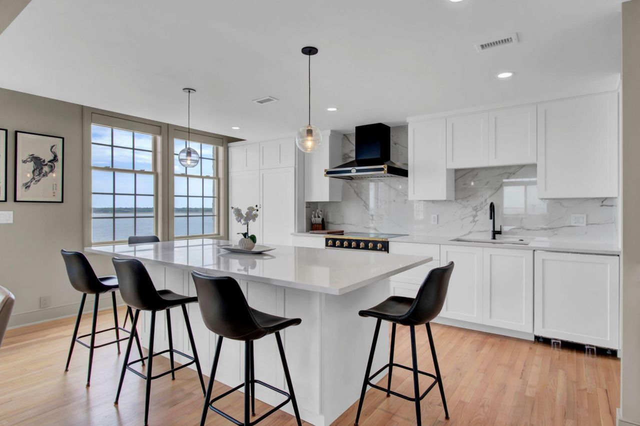 1 King Street Photo 4