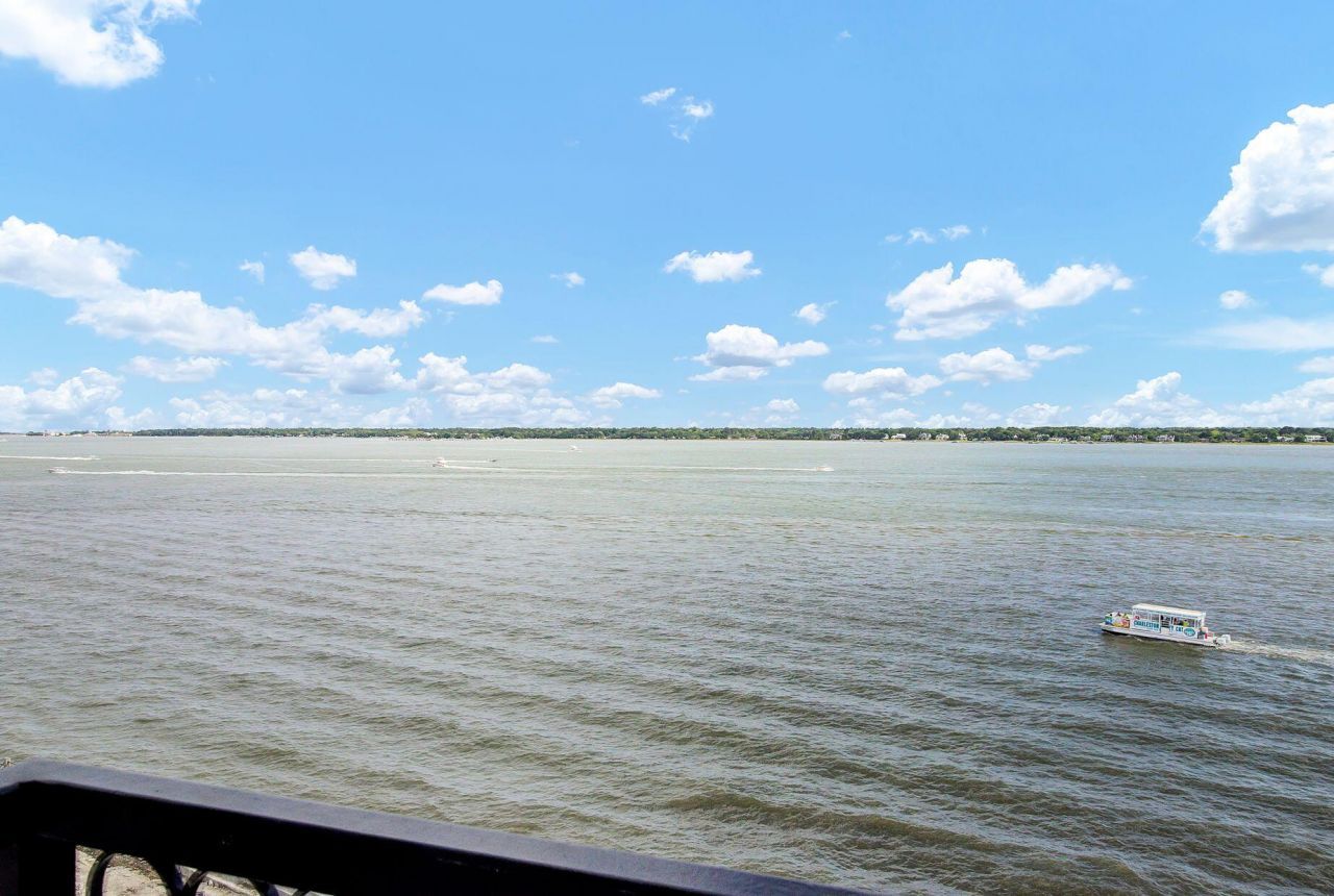 1 King Street Photo 42