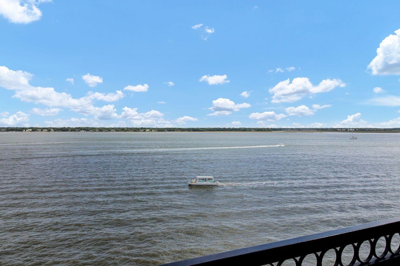 1 King Street Photo 6