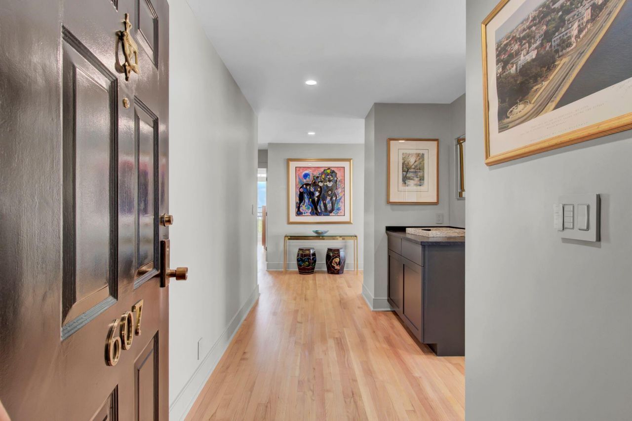 1 King Street Photo 9