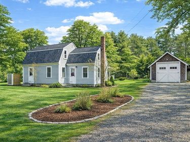26 Division Rd, Dartmouth, MA 02747
