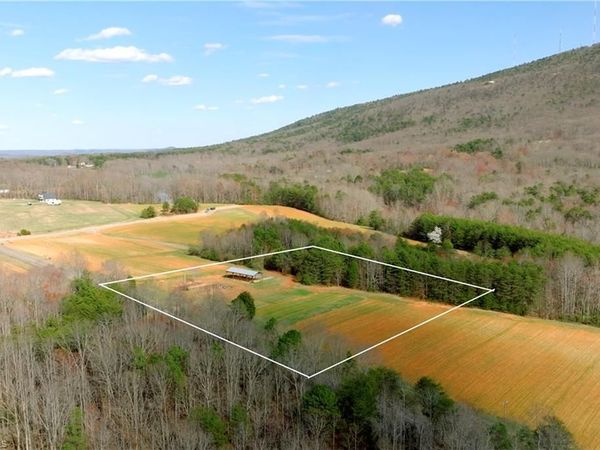 4 Old Mill Road , Pinnacle, NC 27043