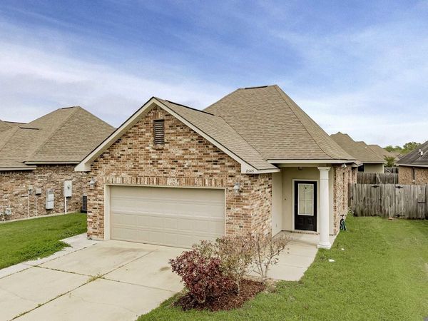 8645 Abertay Ave, Baton Rouge, LA 70820