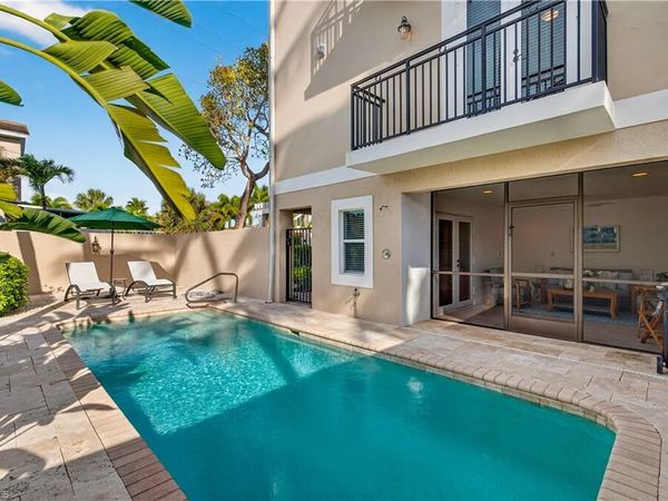 552 11th AVE S, Unit 4, NAPLES, FL 34102