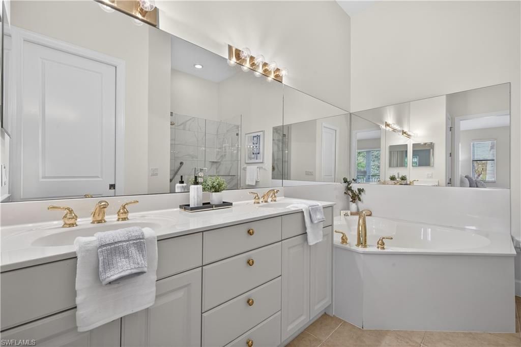 552 11th Ave S, Unit 4, Naples, FL 34102 Photo