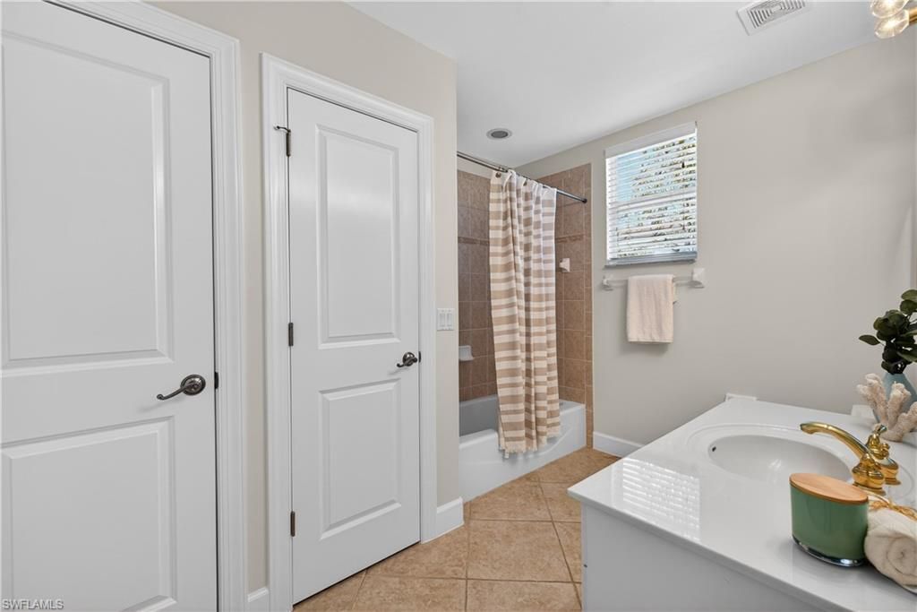 552 11th Ave S, Unit 4, Naples, FL 34102 Photo