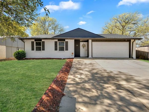 606 Hillcrest Street, Mansfield, TX 76063