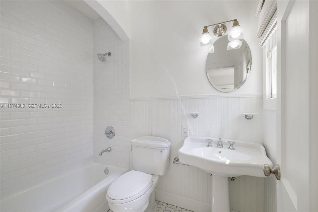 935 Escobar Ave, Coral Gables, FL 33134 Photo