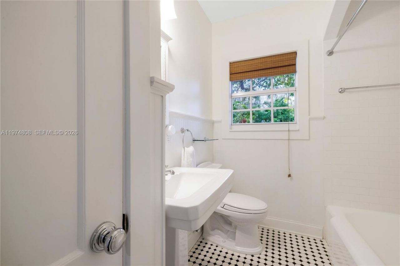 935 Escobar Ave, Coral Gables, FL 33134 Photo