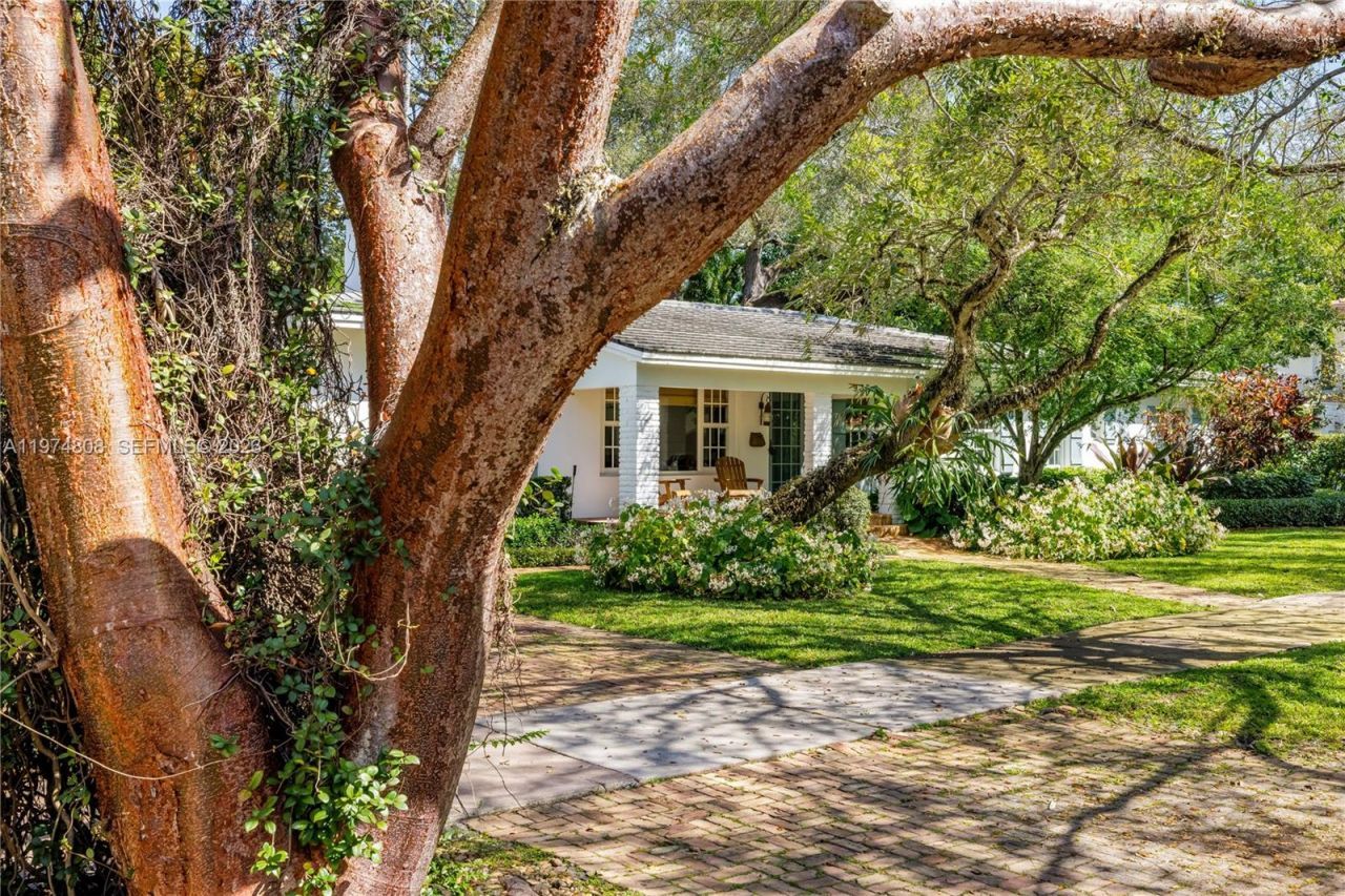 935 Escobar Ave, Coral Gables, FL 33134 Photo